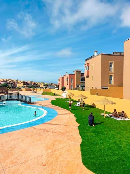 Apartamento Casa Bamboo Corralejo, Espacioso, Piscina Y Parking Esterno foto